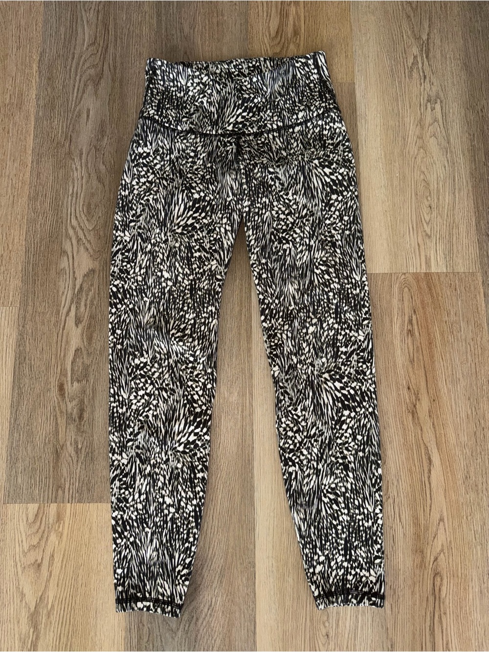 Old Navy Black & White Printed Leggings